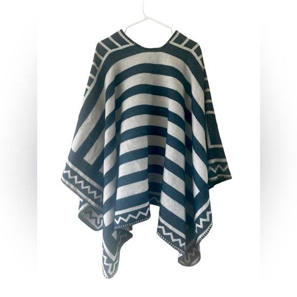 LOFT Knitted Cape - Picture 5 of 5